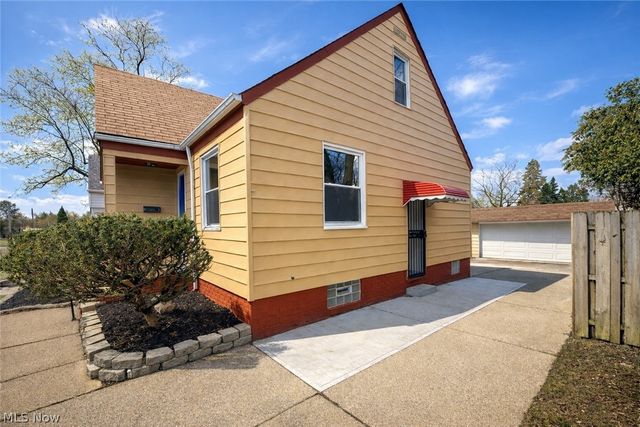 19910 Mountville Drive, Maple Heights, OH 44137