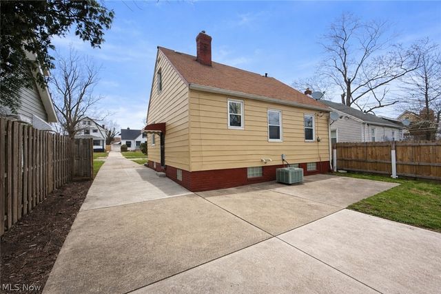 19910 Mountville Drive, Maple Heights, OH 44137