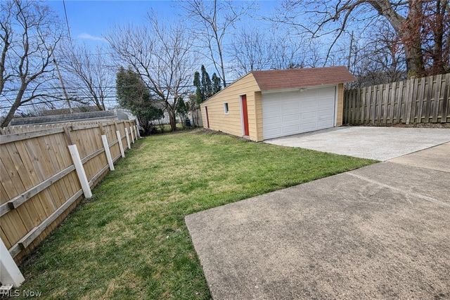 19910 Mountville Drive, Maple Heights, OH 44137