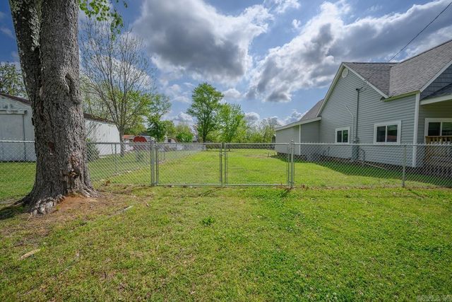 300 Reine Street, Mena, AR 71953