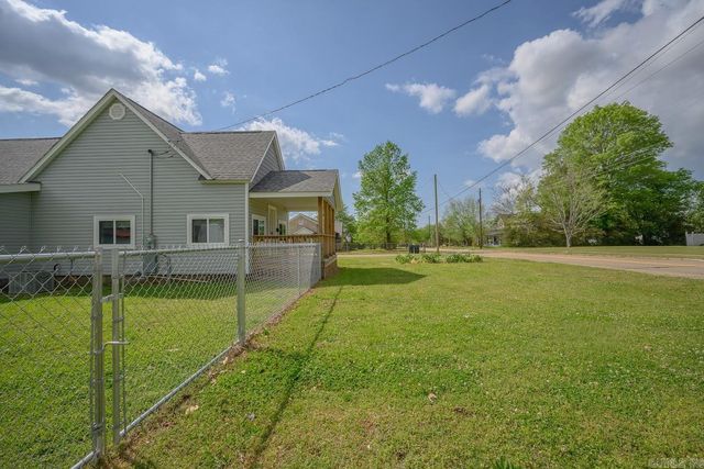 300 Reine Street, Mena, AR 71953
