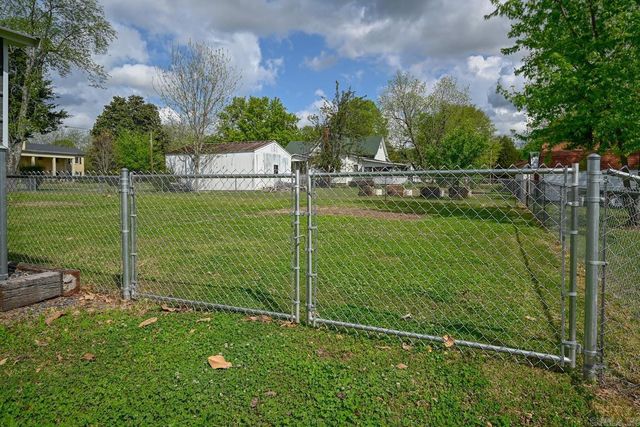 300 Reine Street, Mena, AR 71953