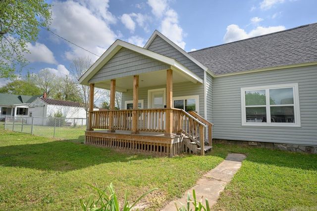 300 Reine Street, Mena, AR 71953