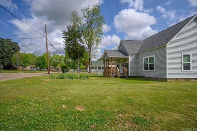 300 Reine Street, Mena, AR 71953
