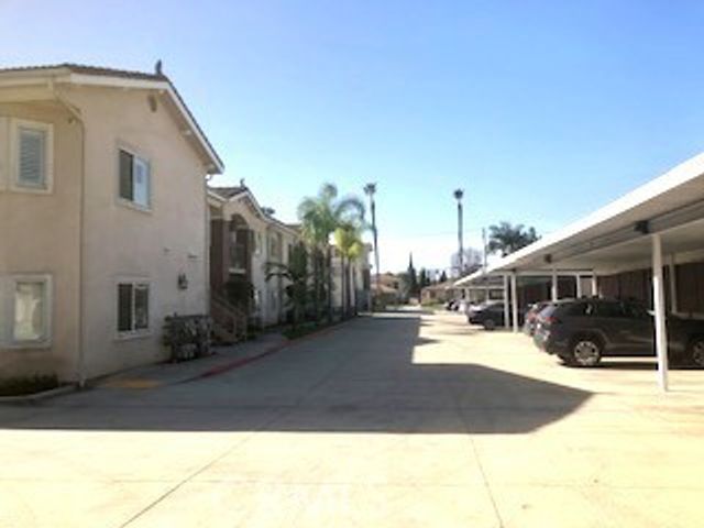 B215 Alburtis, Artesia, CA 90701