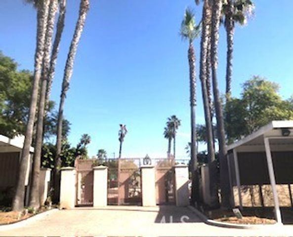 B215 Alburtis, Artesia, CA 90701