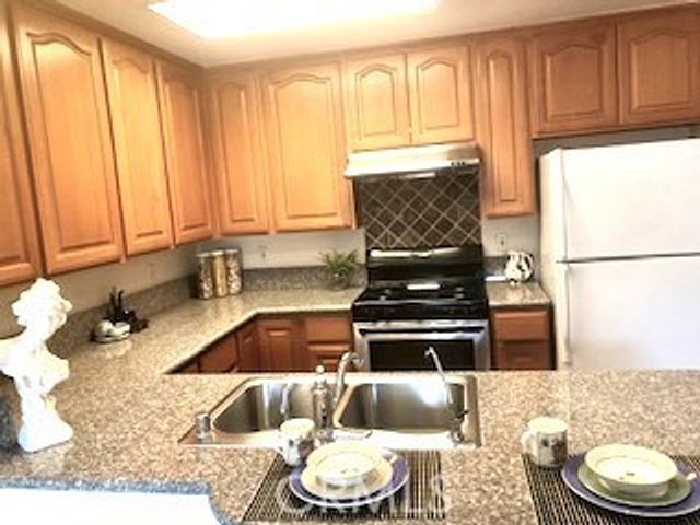 B215 Alburtis, Artesia, CA 90701