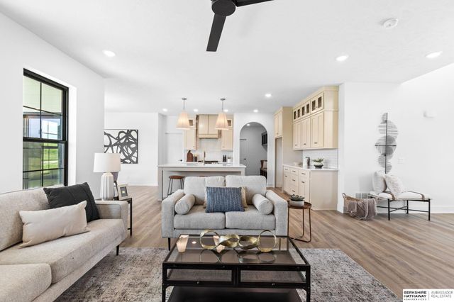 6611 S 214th Avenue, Omaha, NE 68022