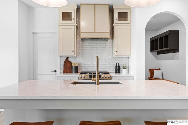 6611 S 214th Avenue, Omaha, NE 68022