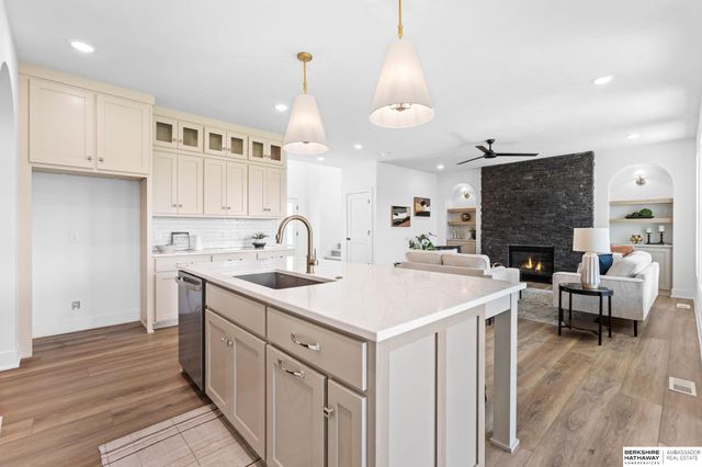 6611 S 214th Avenue, Omaha, NE 68022