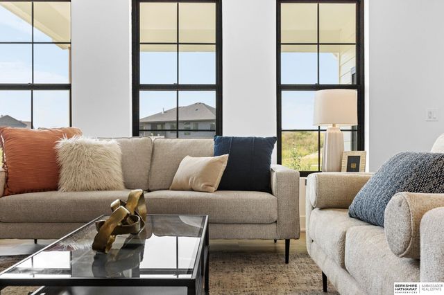 6611 S 214th Avenue, Omaha, NE 68022