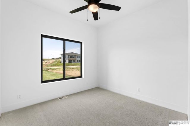 6611 S 214th Avenue, Omaha, NE 68022