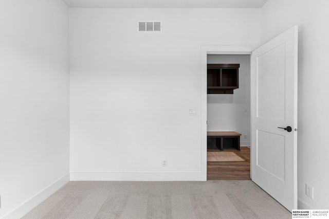 6611 S 214th Avenue, Omaha, NE 68022