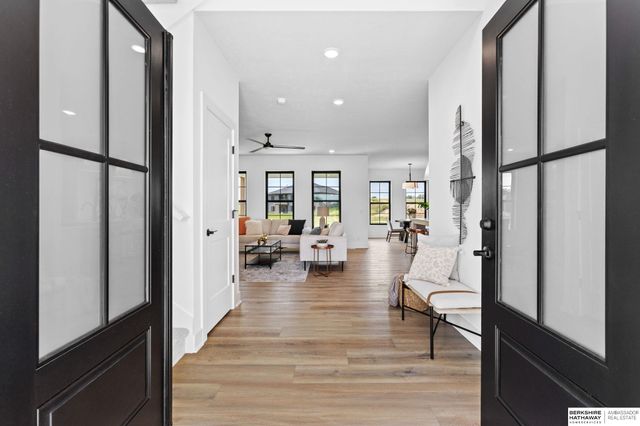 6611 S 214th Avenue, Omaha, NE 68022