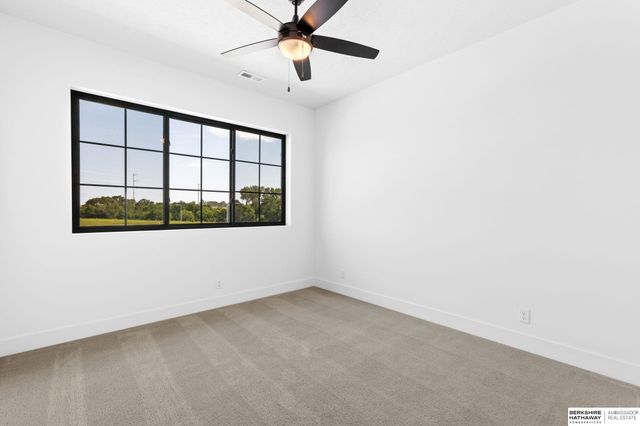 6611 S 214th Avenue, Omaha, NE 68022