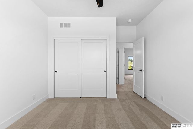 6611 S 214th Avenue, Omaha, NE 68022