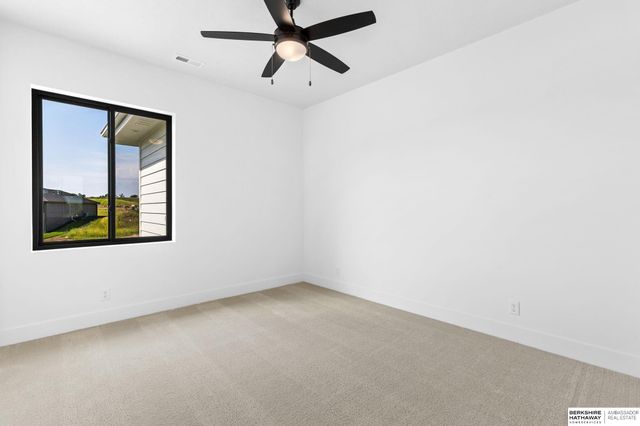 6611 S 214th Avenue, Omaha, NE 68022