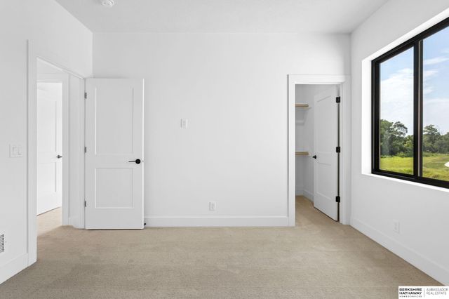 6611 S 214th Avenue, Omaha, NE 68022