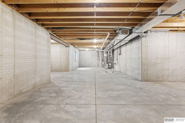 6611 S 214th Avenue, Omaha, NE 68022