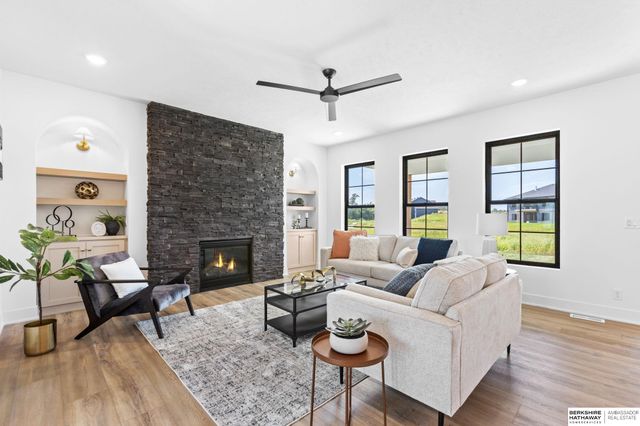 6611 S 214th Avenue, Omaha, NE 68022