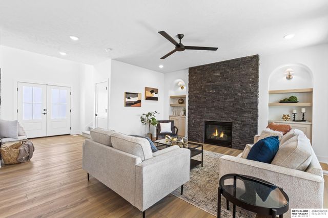 6611 S 214th Avenue, Omaha, NE 68022