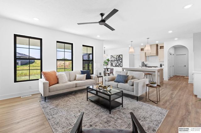 6611 S 214th Avenue, Omaha, NE 68022