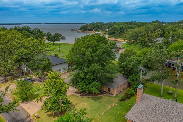 27 Sundown Trail, Star Harbor, TX 75148