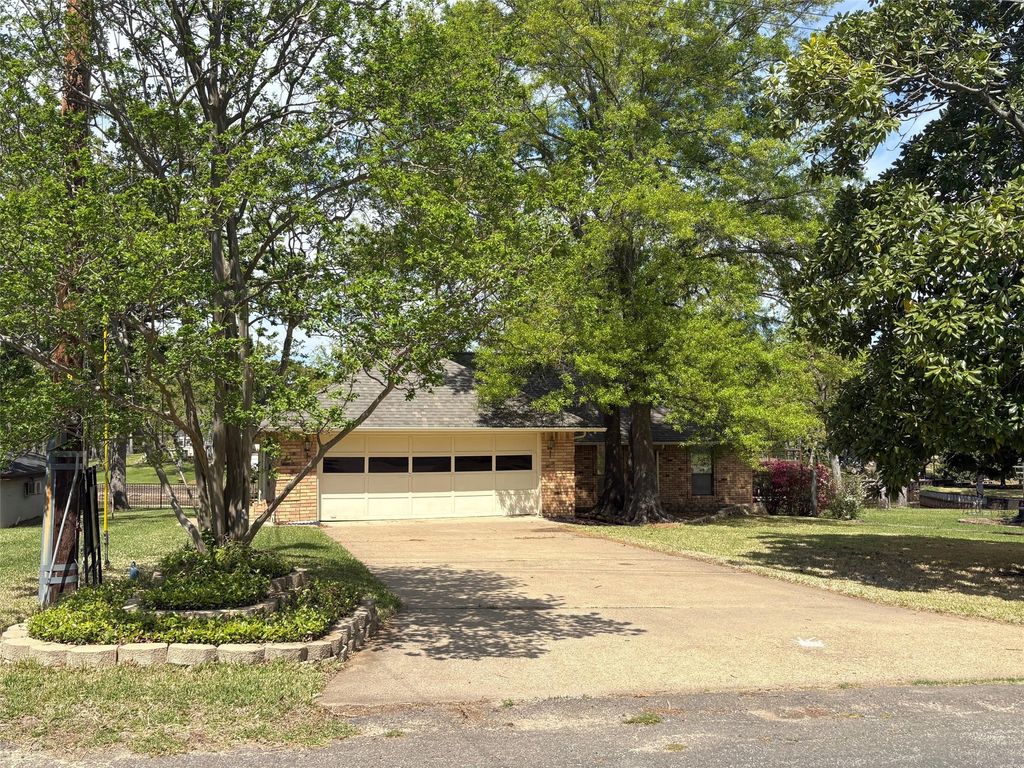 27 Sundown Trail, Star Harbor, TX 75148