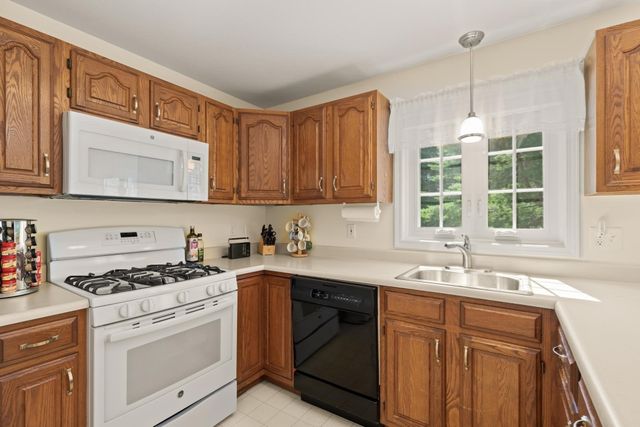 27 E Brookfield Drive E, Groton, MA 01450