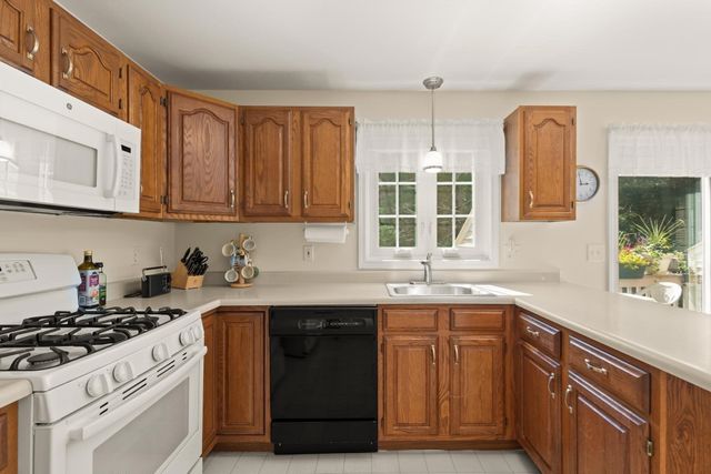 27 E Brookfield Drive E, Groton, MA 01450