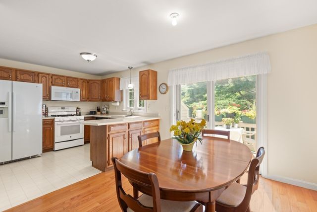 27 E Brookfield Drive E, Groton, MA 01450