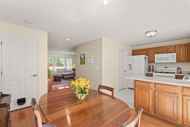 27 E Brookfield Drive E, Groton, MA 01450