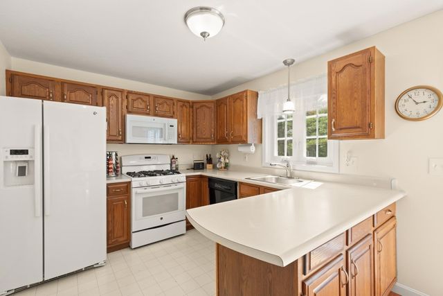 27 E Brookfield Drive E, Groton, MA 01450