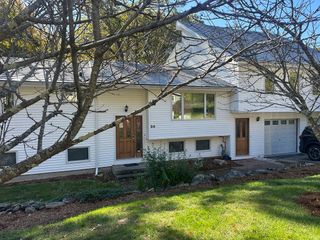 24 Seneca Dr, Hudson, MA 01749