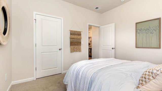 911 Farmers Passage Loop, Loris, SC 29569