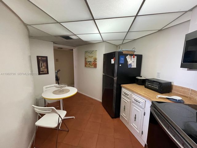 800 Parkview Dr 912, Hallandale Beach, FL 33009