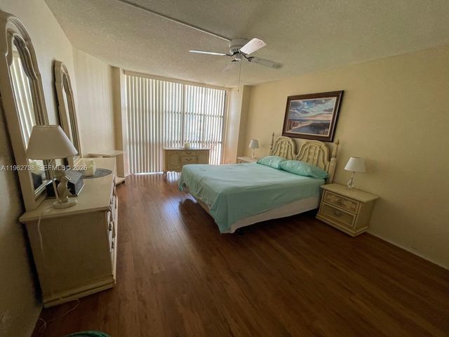 800 Parkview Dr 912, Hallandale Beach, FL 33009