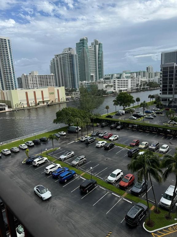 800 Parkview Dr 912, Hallandale Beach, FL 33009