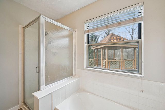 2091 Mayflower Circle, Grove City, OH 43123