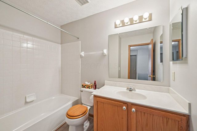 2091 Mayflower Circle, Grove City, OH 43123