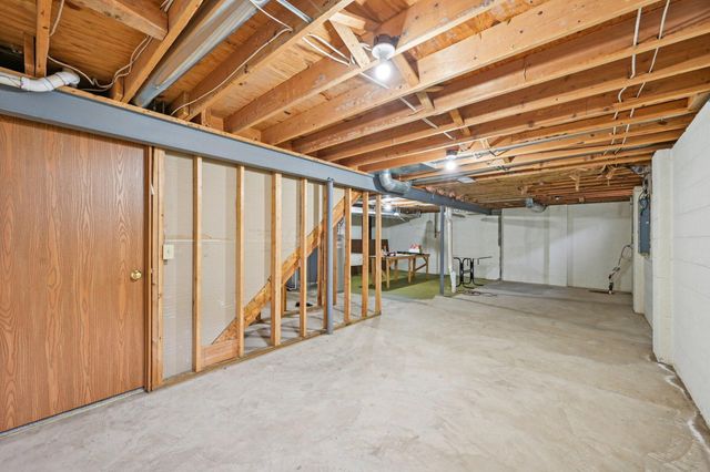 2091 Mayflower Circle, Grove City, OH 43123