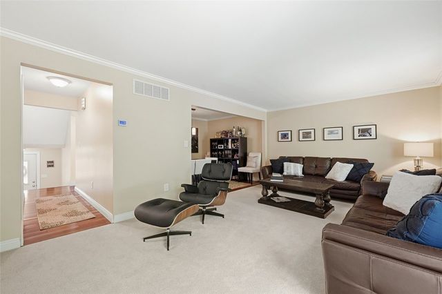 642 Woodcrest Drive, Robinson Twp, PA 15205