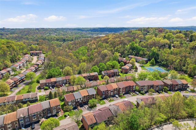 642 Woodcrest Drive, Robinson Twp, PA 15205
