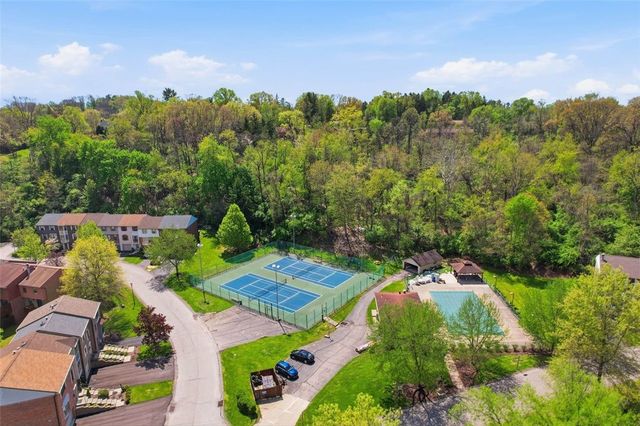 642 Woodcrest Drive, Robinson Twp, PA 15205