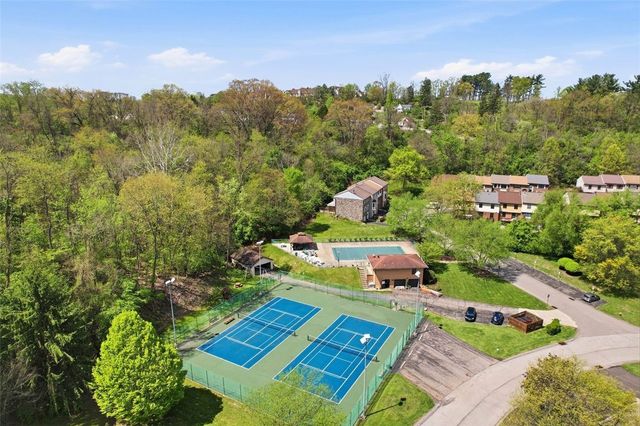 642 Woodcrest Drive, Robinson Twp, PA 15205