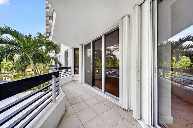 3600 Mystic Pointe Drive 310, Aventura, FL 33180