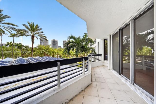 3600 Mystic Pointe Drive 310, Aventura, FL 33180