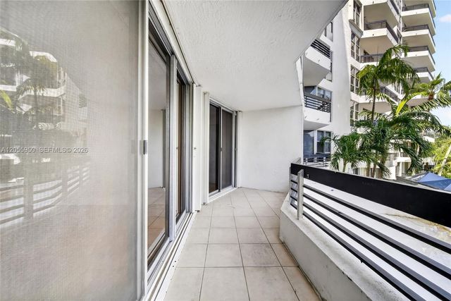 3600 Mystic Pointe Drive 310, Aventura, FL 33180