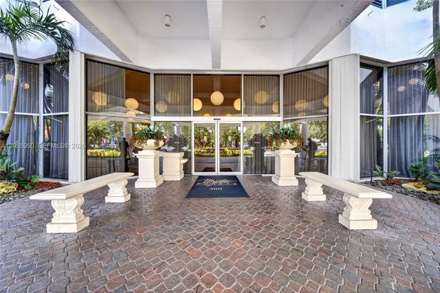 3600 Mystic Pointe Drive 310, Aventura, FL 33180