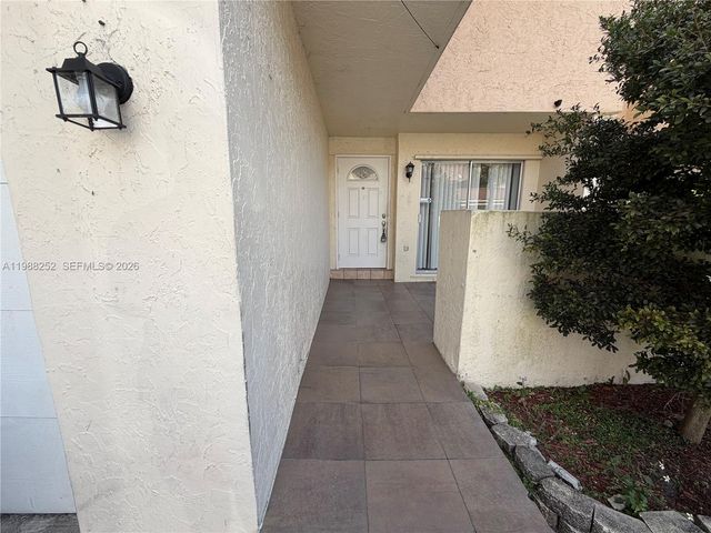 853 NW 81st Ter 7, Plantation, FL 33324